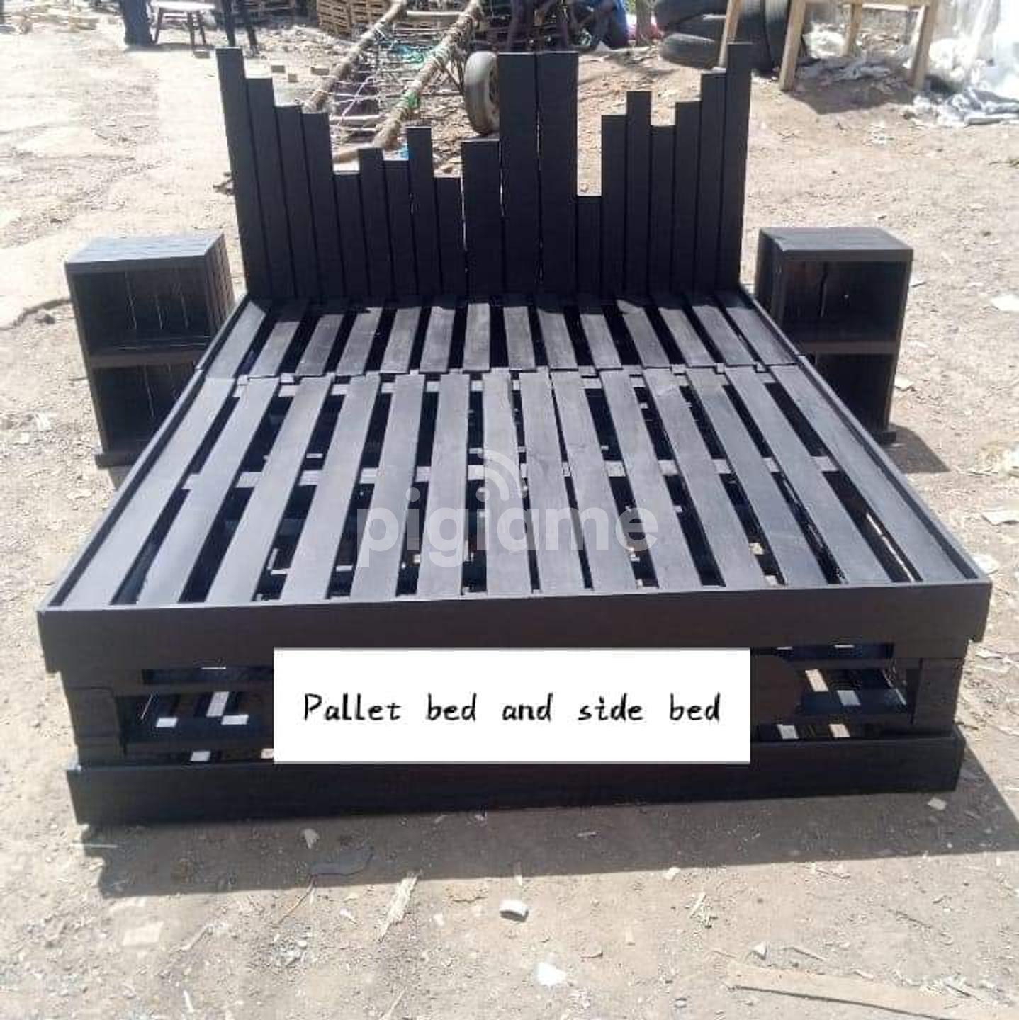 Black outlet pallet bed