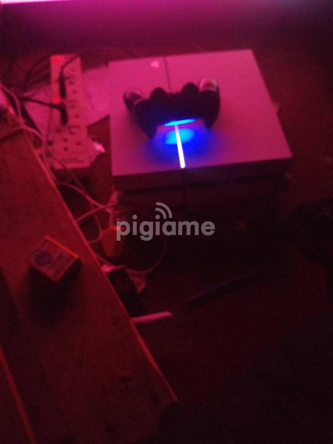 White ps4 hot sale with fifa 20