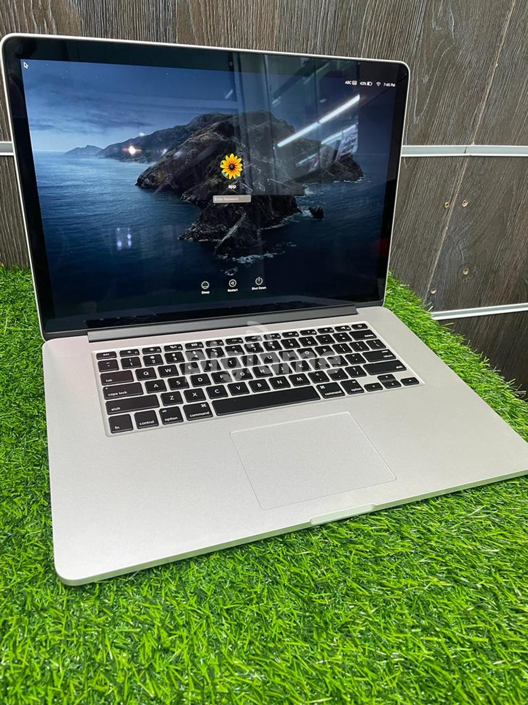 Macbook pro 2015 15 inch i7 16gb ram on sale