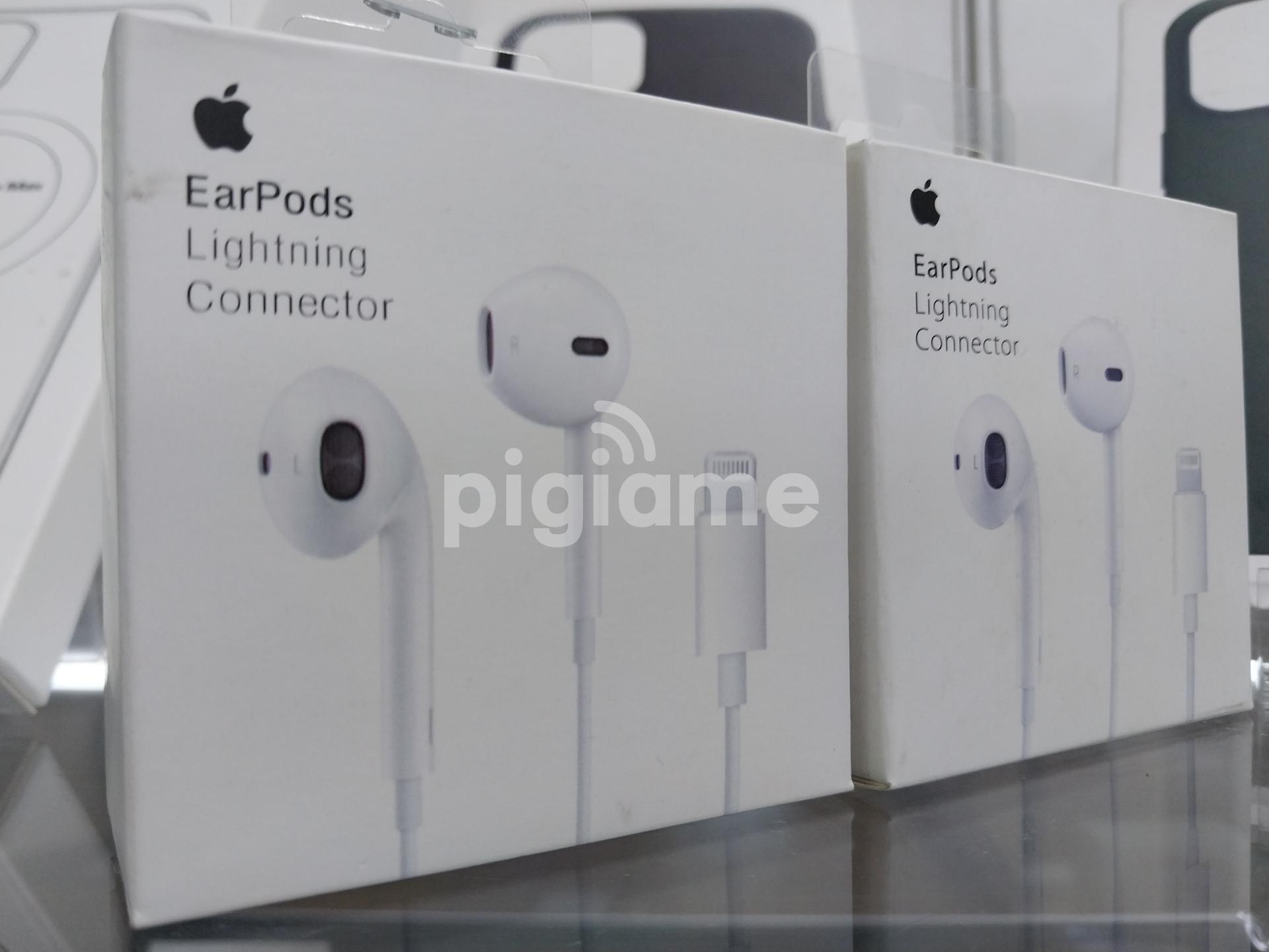 Earpods with lightening connector 2025