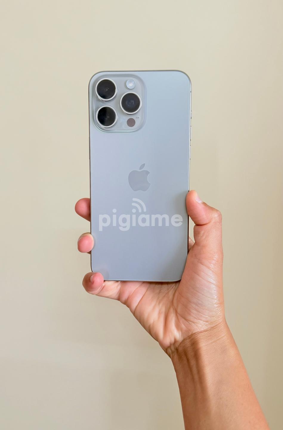 Apple iPhone 15 Pro Max 256GBシルバー 本体 iPhone 15 Pro Max｜価格