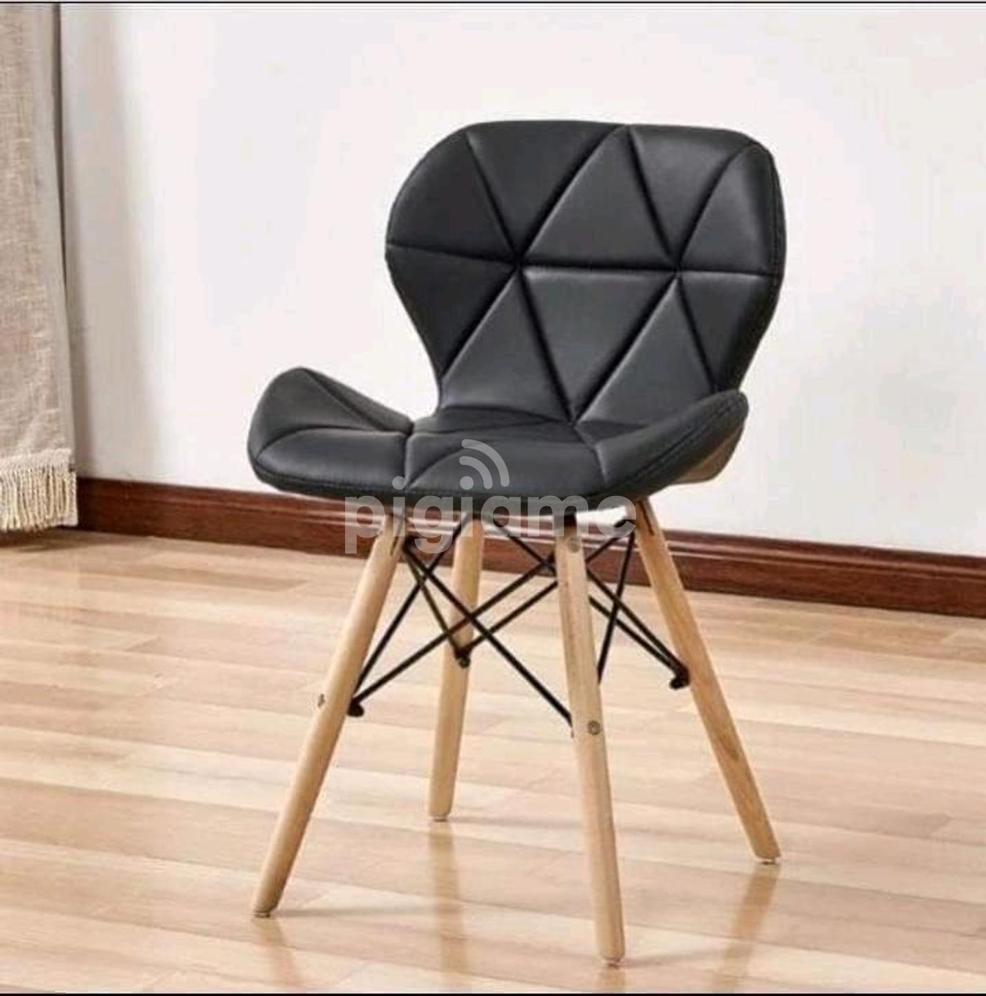 Cassa store eames chair