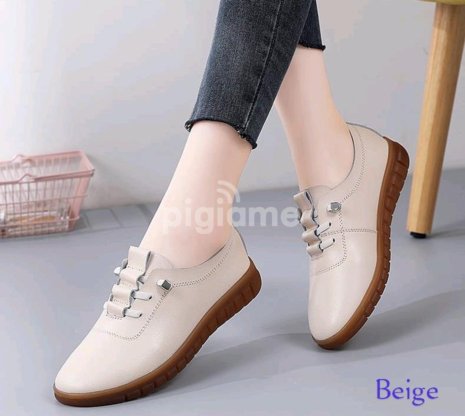 Female casual shoes shop