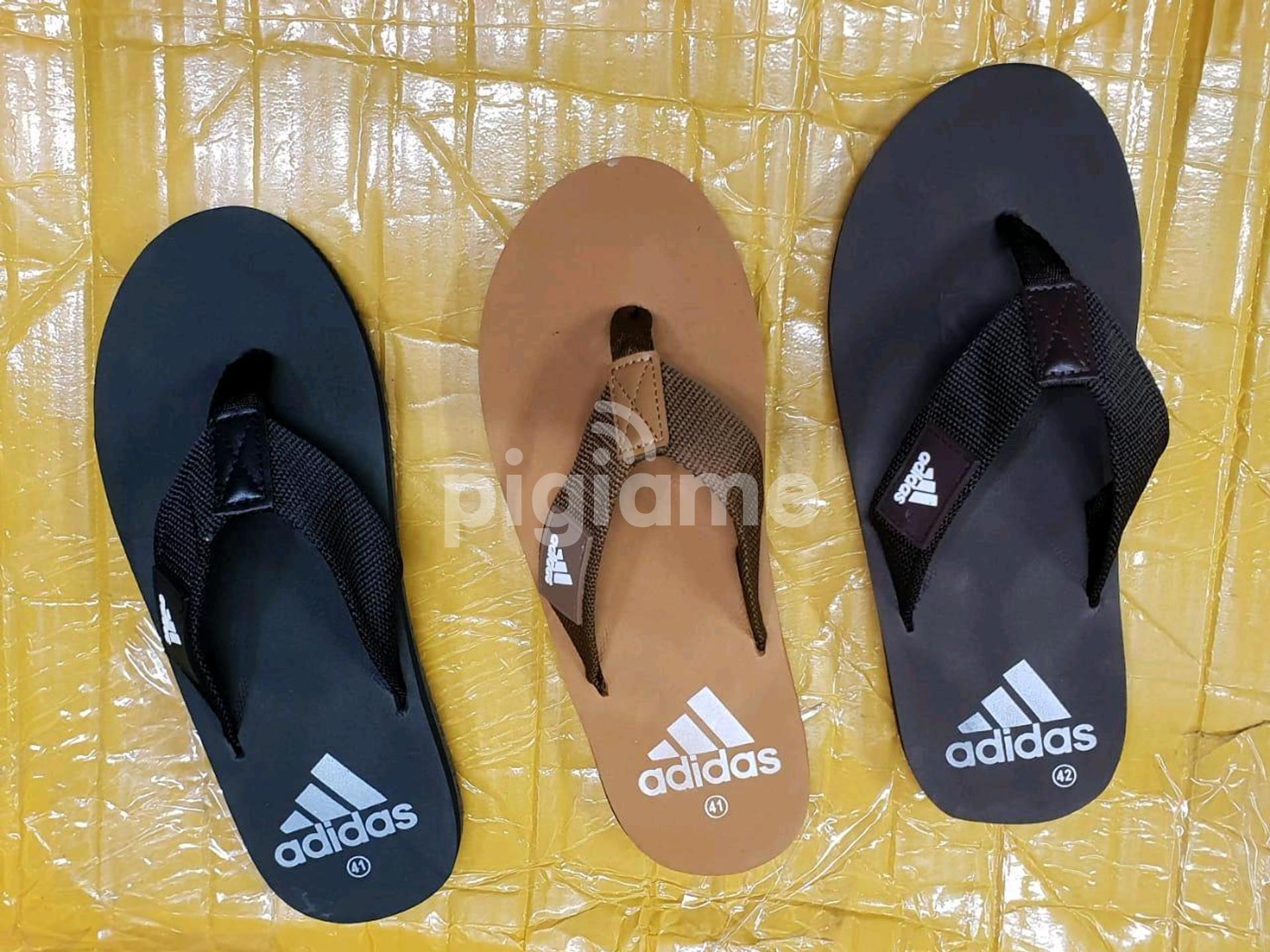 adidas ki chappal