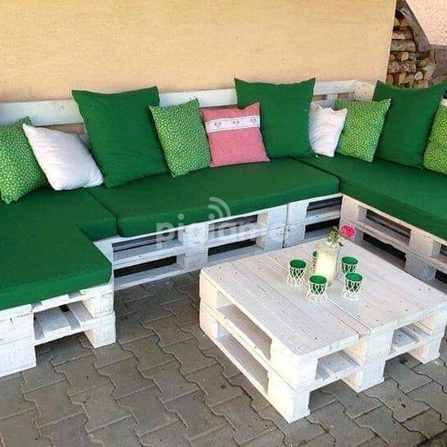 Beautiful Simple Quality L-Shaped Pallet Sofa in Ngara | PigiaMe