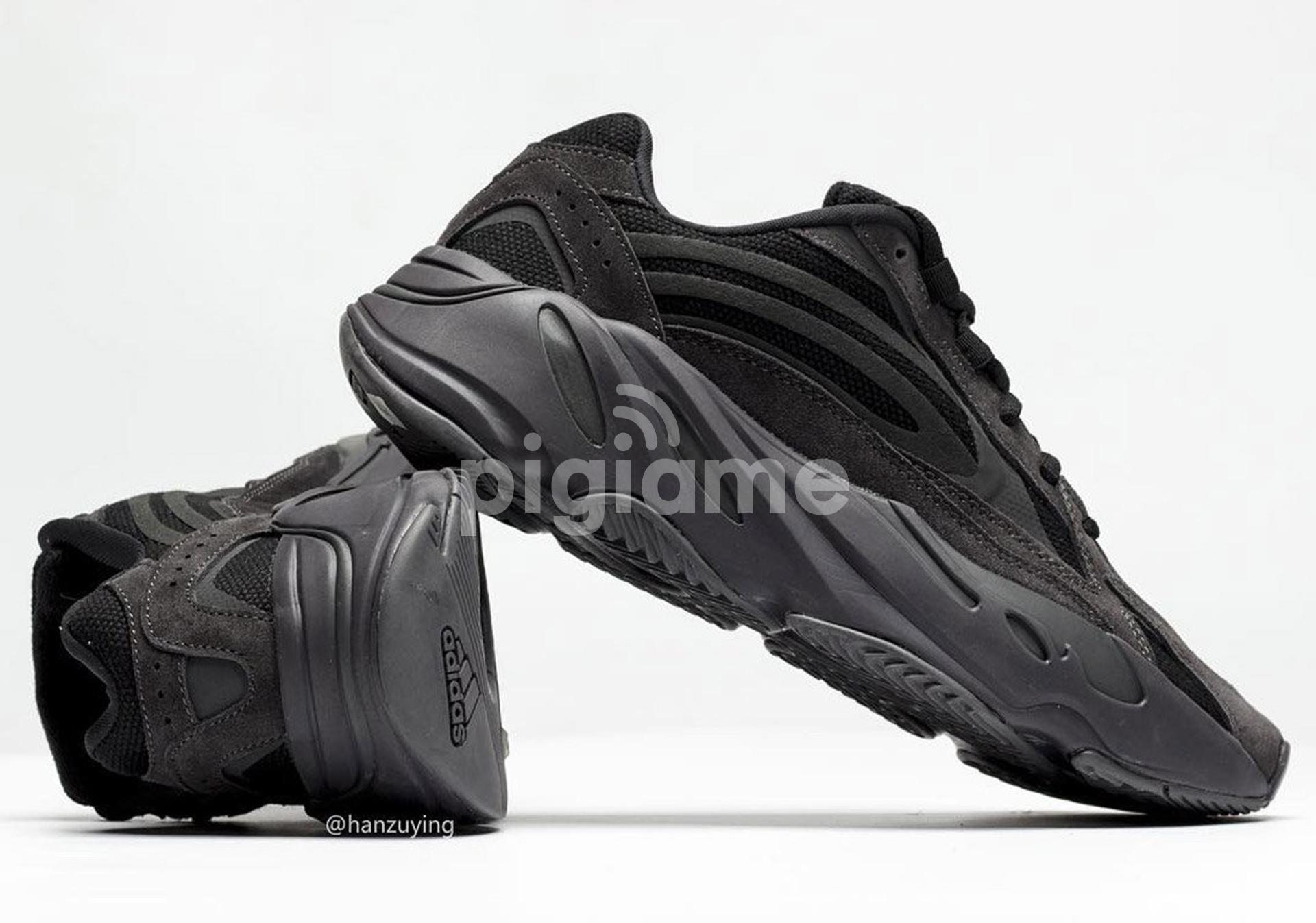 Black vanta 2025 700