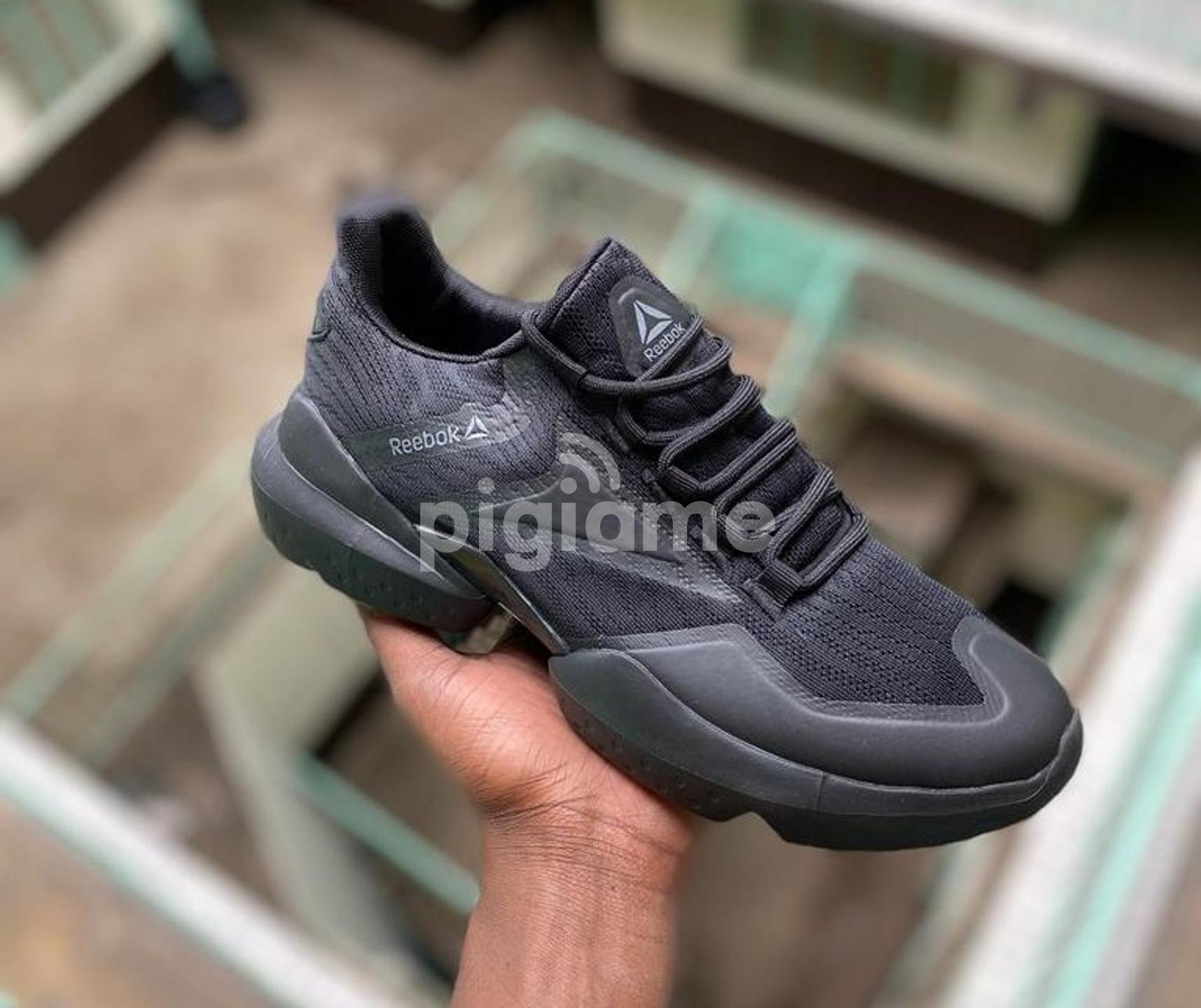 Reebok split top