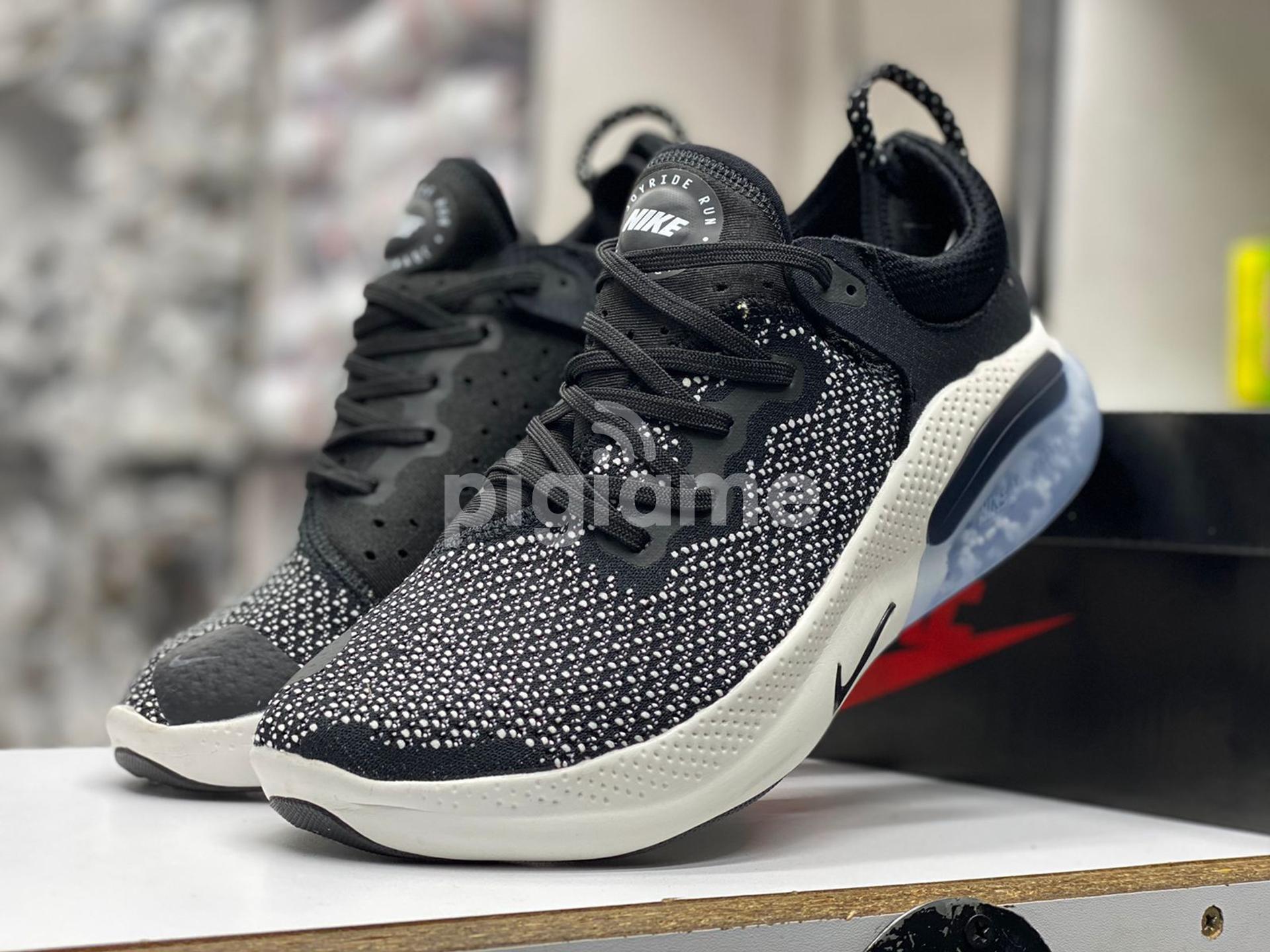 Nike joyride inside clearance