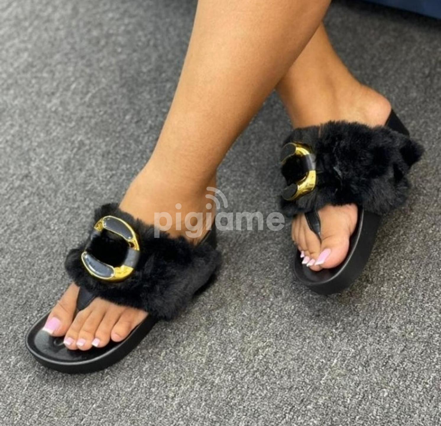 Faux fur best sale slides women
