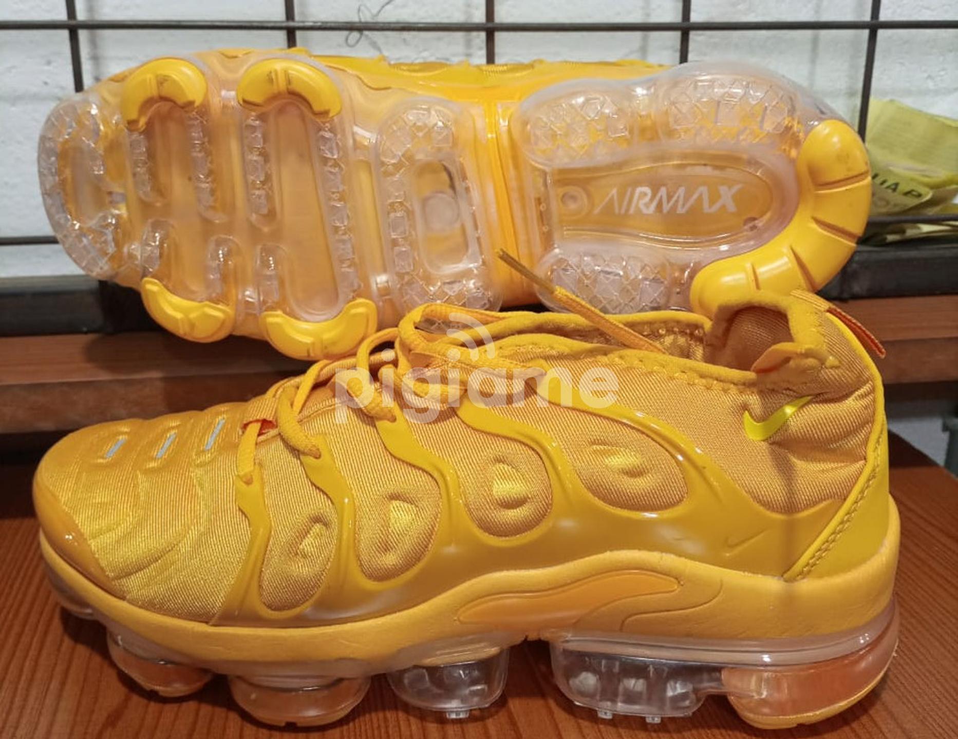 air vapormax plus men's yellow