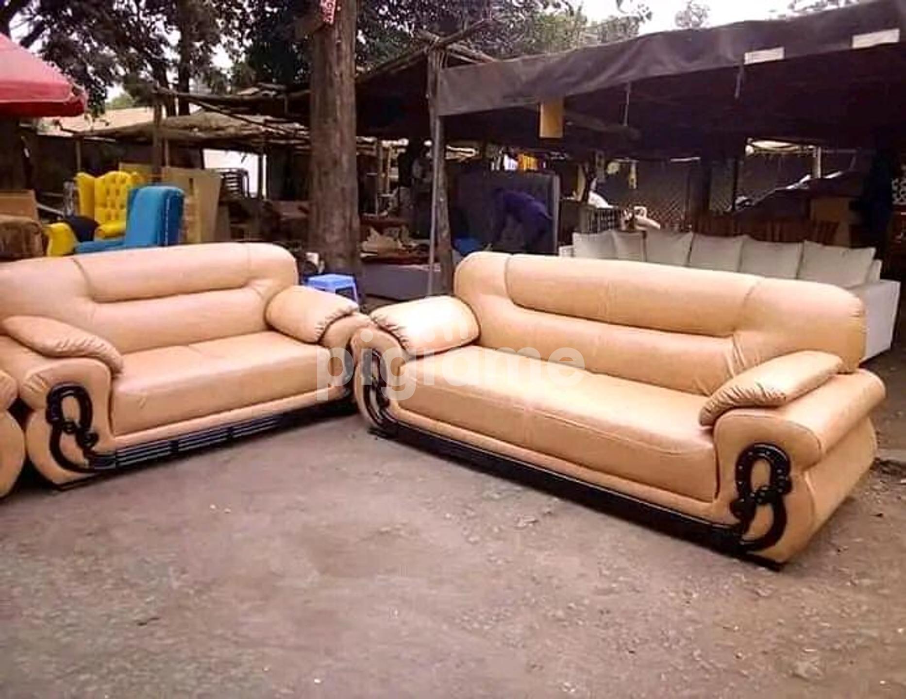 Kangaroo sofa shop design