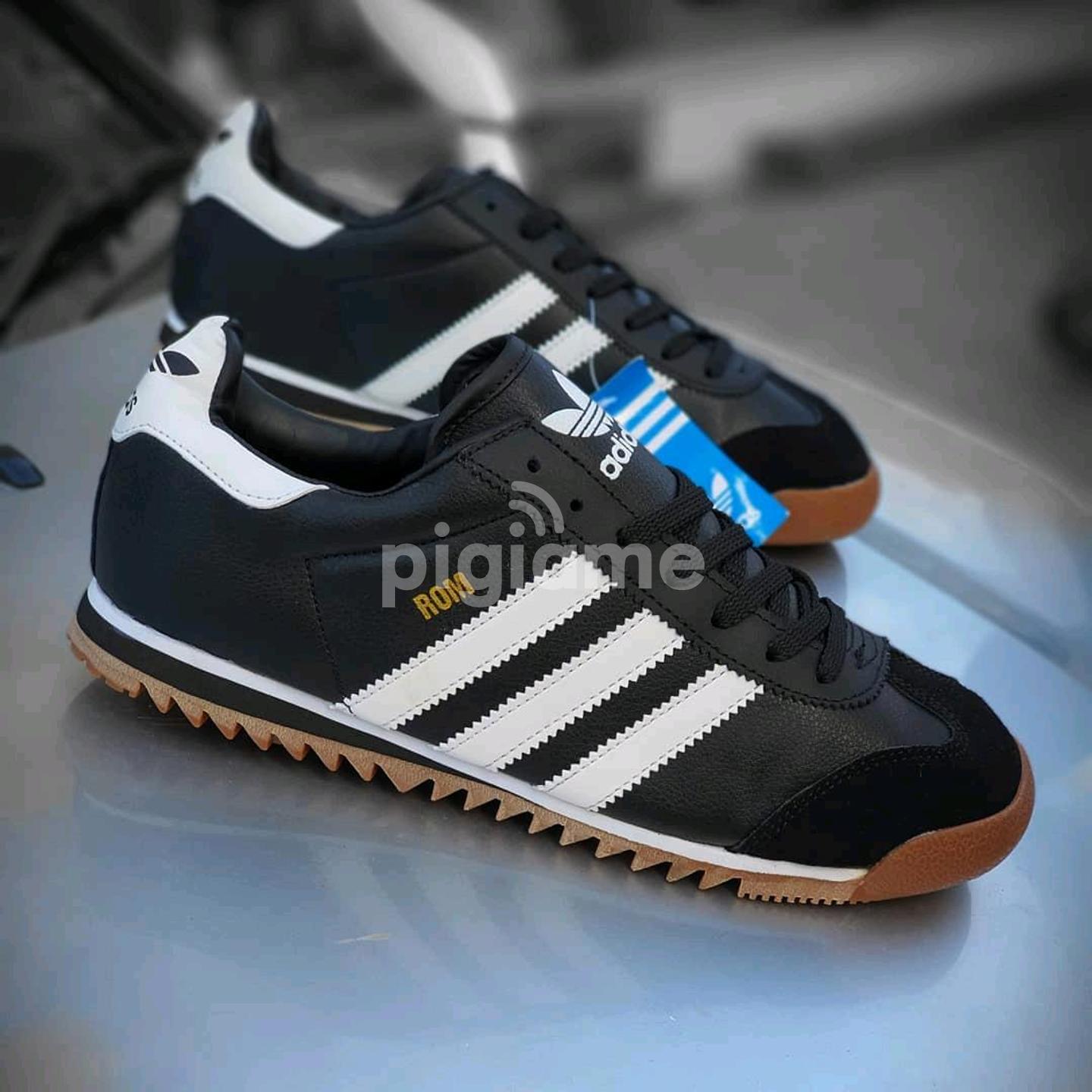 adidas rom 44