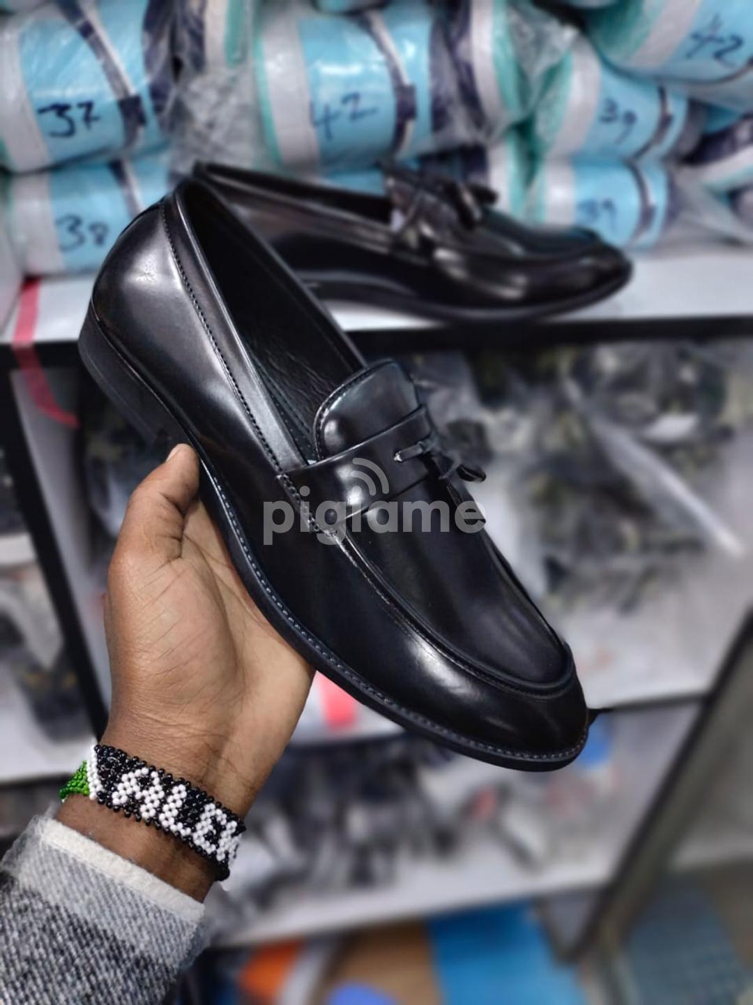 42 in men's shoes deals