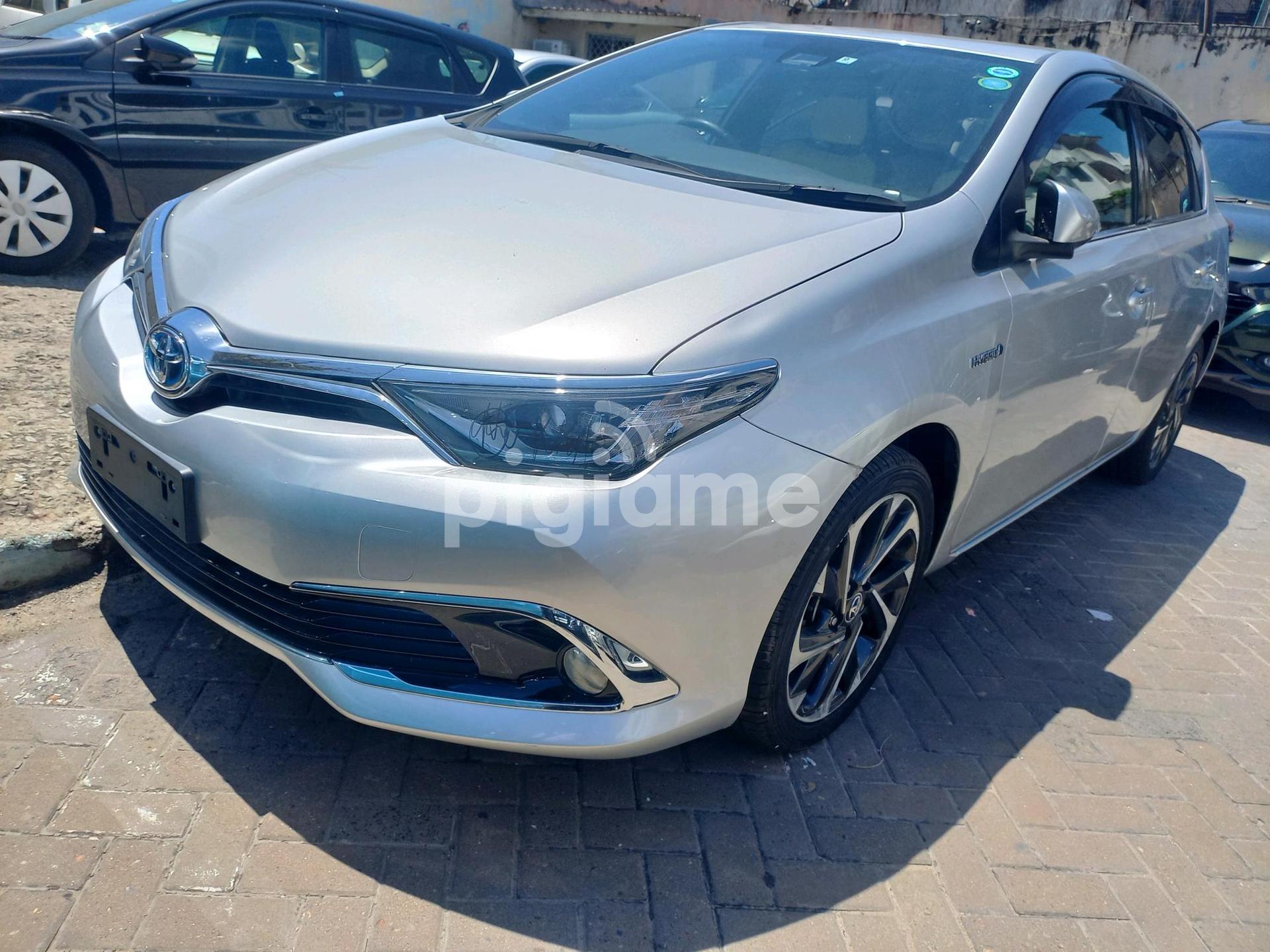 Toyota auris 2025 hybrid 2016