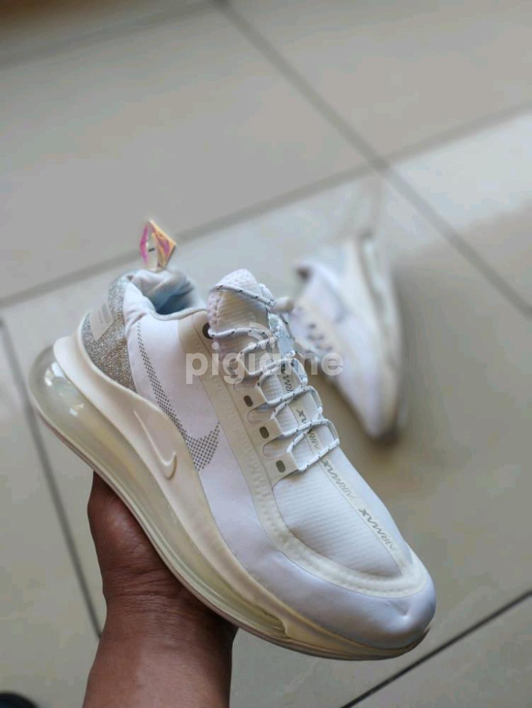 Air Max 720 utility