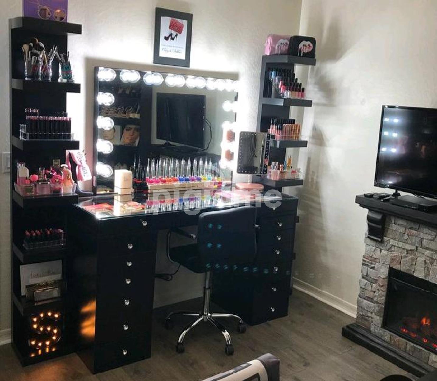 Dressing Table Sold In Nairobi / Bed Is 5 6 Inclusive Of Dressing Table