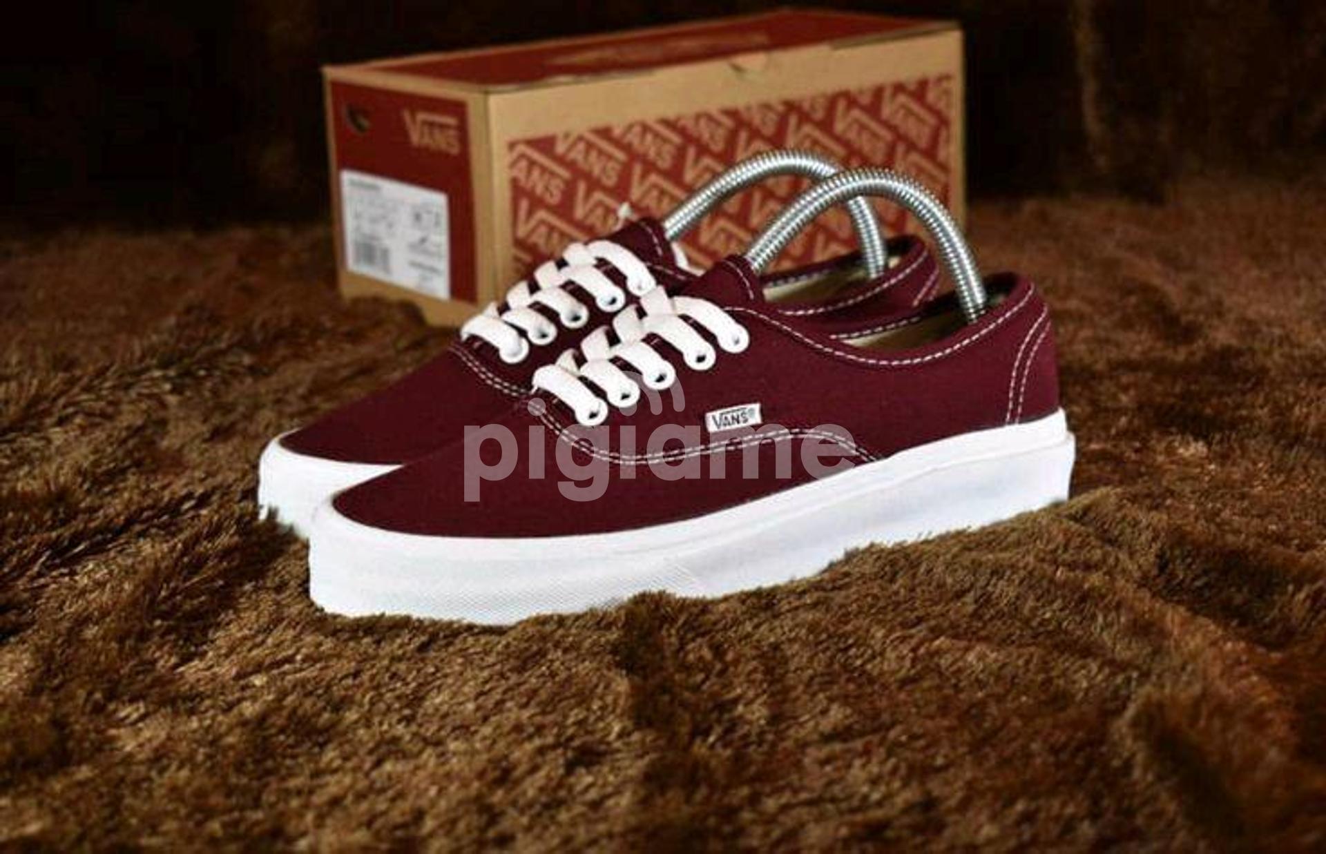 Vans off hot sale the wall shoes