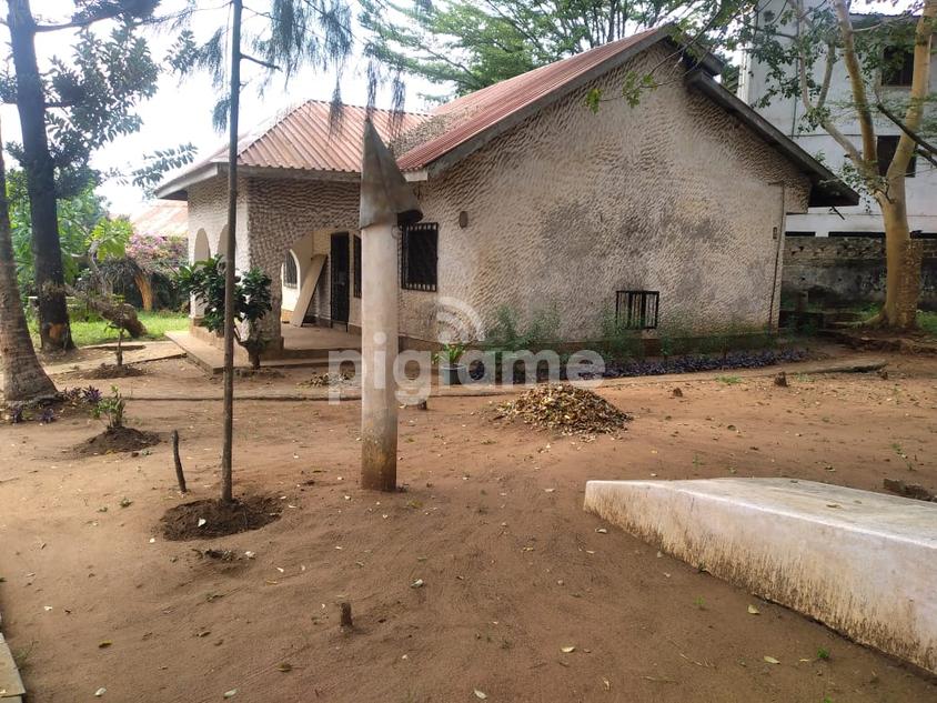 1/4 Acre Plot With A 4 Bedroom House For Sale In Ukunda. in Ukunda