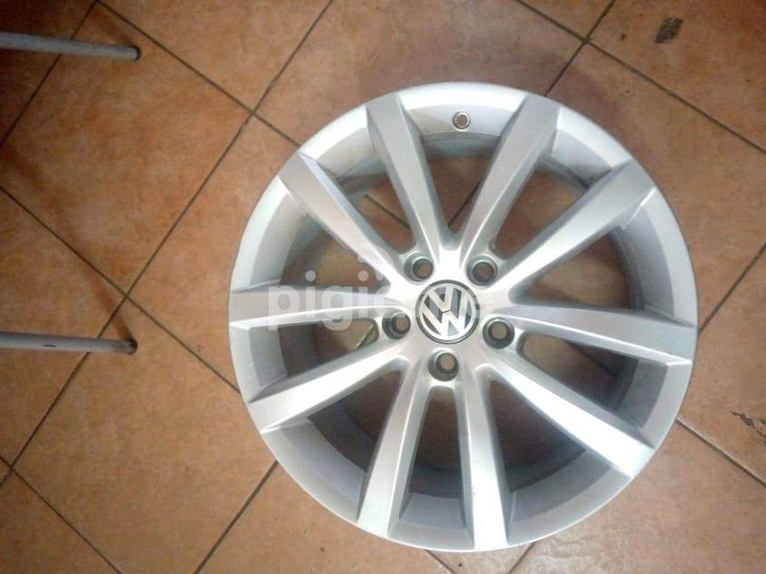 Vw Jetta 17 Inch Alloy Rims Original XJapan Free Fitting in Industrial