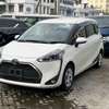 Toyota sienta thumb 8