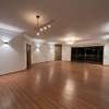 Spacious 3 br apartment + SQ-Kileleshwa. thumb 3
