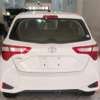 Toyota vitz pearl white thumb 4