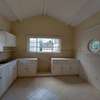 5 Bed House with En Suite at Rosslyn Road thumb 11