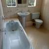 5 Bed House with En Suite at Rosslyn thumb 6