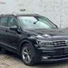 Volkswagen Tiguan Rline black thumb 2