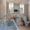 5 Bed House with En Suite at Roselyne thumb 9
