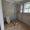 5 Bed House with En Suite in Rosslyn thumb 2