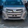 Toyota noah new thumb 0