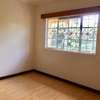 5 Bed House with En Suite in Lavington thumb 5