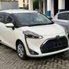 Toyota sienta thumb 9