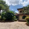 5 Bed House with En Suite in Nyari thumb 0