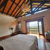 9 Bed House with En Suite in Lavington thumb 7