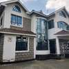 4 bedroom maisonette with Dsq thumb 13