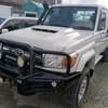 Toyota land cruiser v8 thumb 3