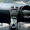 Toyota Avensis pearl white thumb 6
