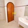 5 Bed Villa with En Suite in Riverside thumb 9