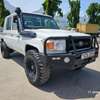 Toyota land Cruiser V8 Hard top Pick up 2014 thumb 8