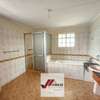 4 Bed House with En Suite in Kyuna thumb 16