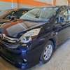 Toyota isis7 seater thumb 2