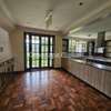5 Bed House with En Suite in Rosslyn thumb 6