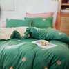 Binded duvet with 
•1bedsheet 
•2 pillowcases 6*6 thumb 2