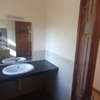 4 Bed Villa with Gym in Redhill thumb 17