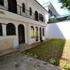 5 Bed Villa with En Suite in Riverside thumb 1