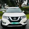 Nissan Xtrail Newshape pearl white thumb 0