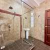 5 Bed Townhouse with En Suite in Rosslyn thumb 3