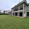 6 Bed Villa with En Suite in Lavington thumb 0